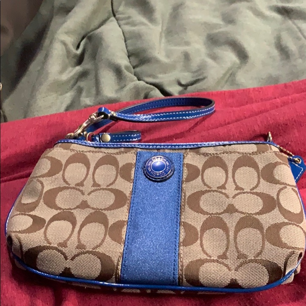 Coach wristlet used once still in good condition
